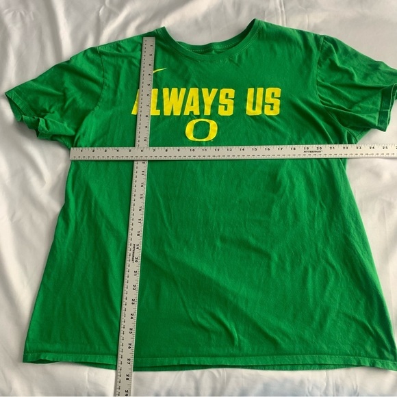 (2) Nike Oregon Ducks Basketball PE Athletic Cut Fit T Shirts XXL Green Boxy Fit - Picture 5 of 13